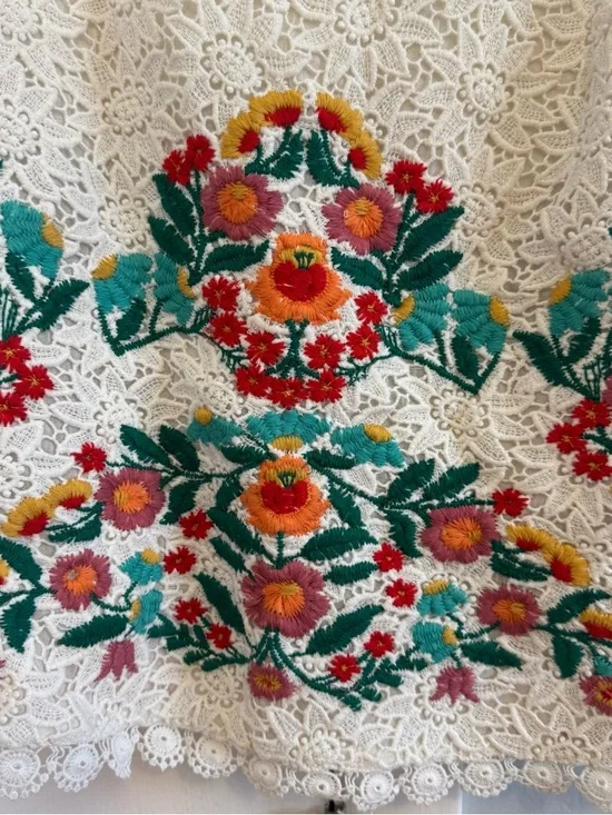 Maeve White Lace Tank with Multicolor Floral Embroidery - Picture 4 of 8